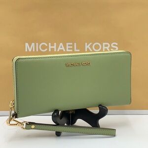 MICHAEL KORS Leather Continental Wristlet Phone Case Wallet Light Sage NWT